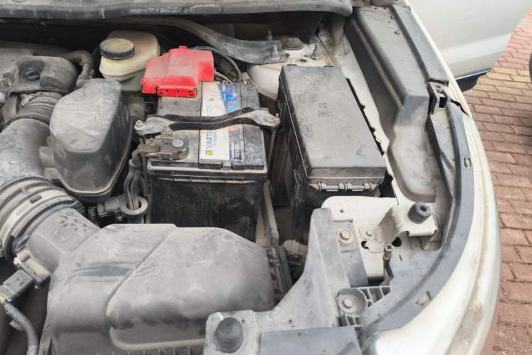 Used Ford Explorer 2013 3.5L Deluxe Model Engine Bay Left