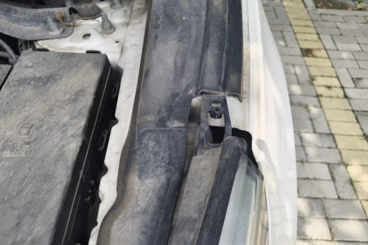 Used Ford Explorer 2013 3.5L Deluxe Model Engine Bay Left