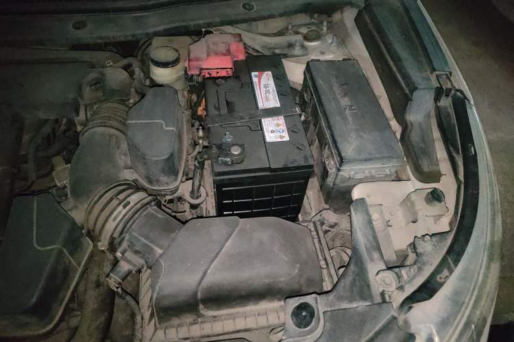 Used Ford Explorer 2013 3.5L Deluxe Model Engine Bay Left