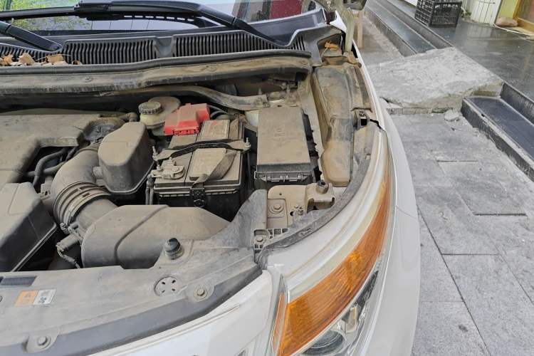 Used Ford Explorer 2013 3.5L Deluxe Model Engine Bay Left
