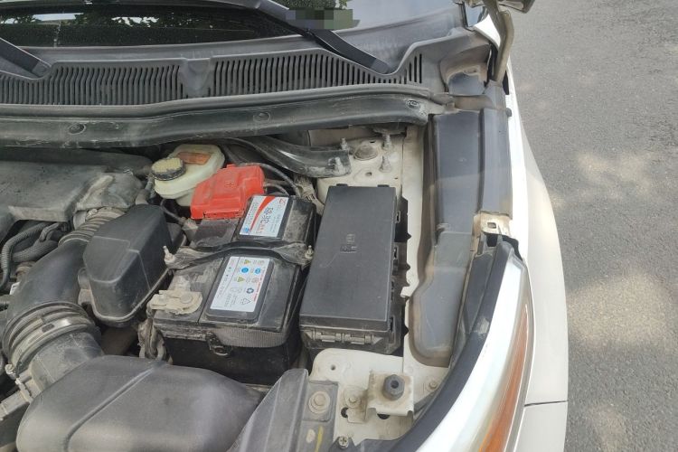 Used Ford Explorer 2013 3.5L Deluxe Model Engine Bay Left