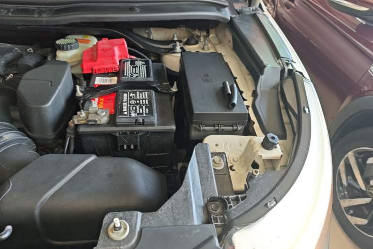 Used Ford Explorer 2013 3.5L Deluxe Model Engine Bay Left