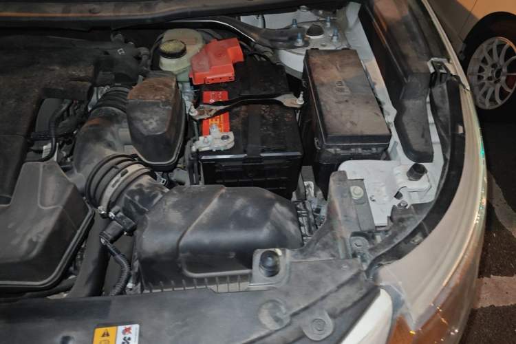 Used Ford Explorer 2013 3.5L Deluxe Model Engine Bay Left