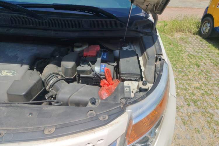 Used Ford Explorer 2013 3.5L Deluxe Model Engine Bay Left