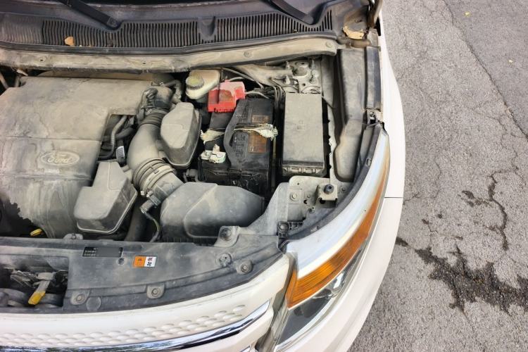 Used Ford Explorer 2013 3.5L Deluxe Model Engine Bay Left