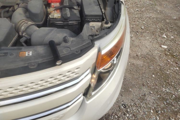 Used Ford Explorer 2013 3.5L Deluxe Model Engine Bay Left