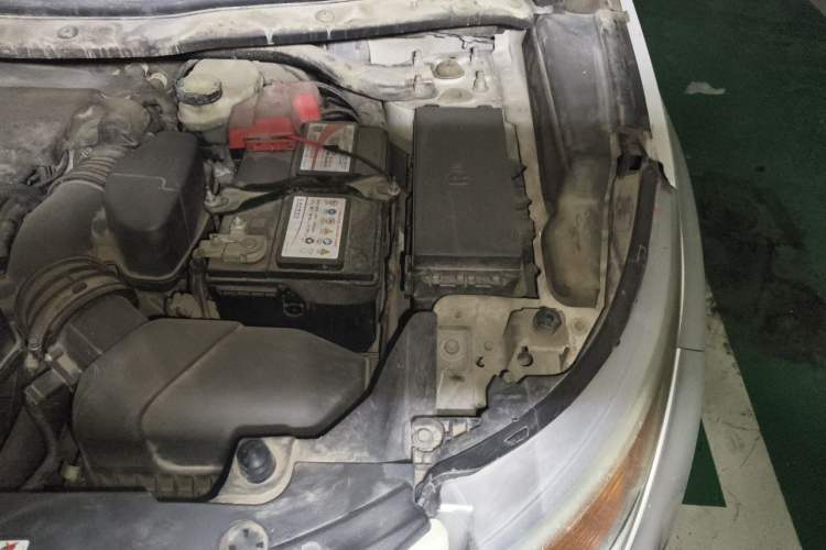 Used Ford Explorer 2013 3.5L Deluxe Model Engine Bay Left