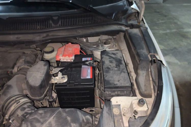 Used Ford Explorer 2013 3.5L Deluxe Model Engine Bay Left
