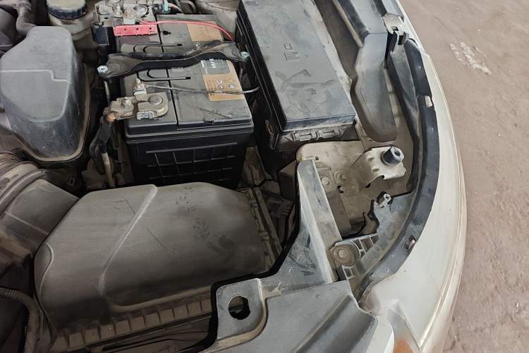 Used Ford Explorer 2013 3.5L Deluxe Model Engine Bay Left