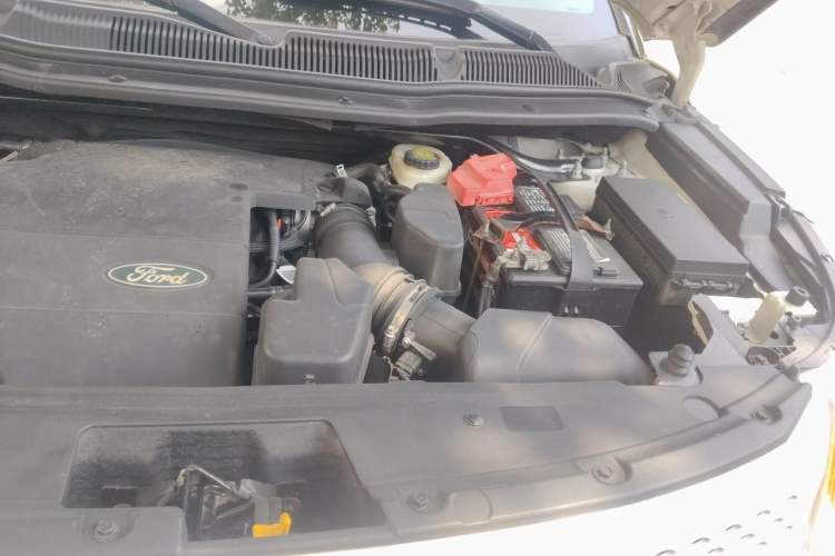 Used Ford Explorer 2013 3.5L Deluxe Model Engine Bay Left
