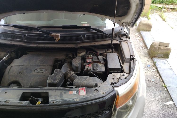 Used Ford Explorer 2013 3.5L Deluxe Model Engine Bay Left