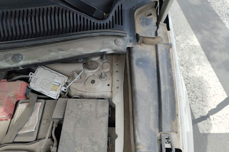 Used Ford Explorer 2013 3.5L Deluxe Model Engine Bay Left