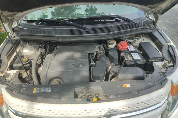 Used Ford Explorer 2013 3.5L Deluxe Model Engine Bay