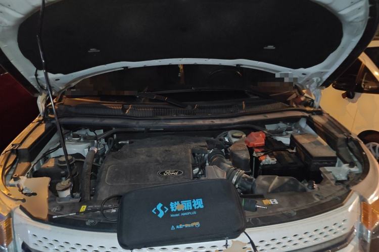 Used Ford Explorer 2013 3.5L Deluxe Model Engine Bay