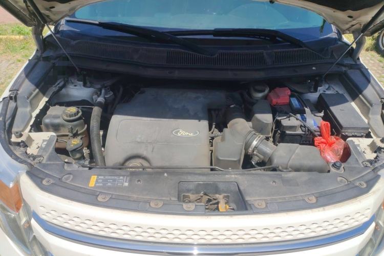 Used Ford Explorer 2013 3.5L Deluxe Model Engine Bay