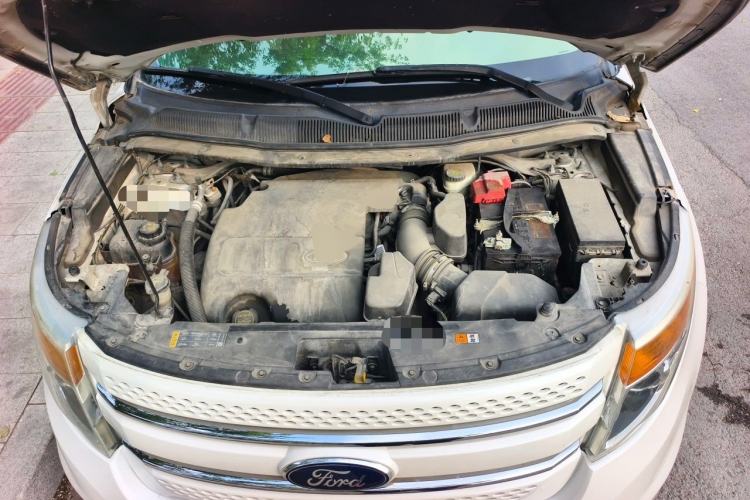Used Ford Explorer 2013 3.5L Deluxe Model Engine Bay