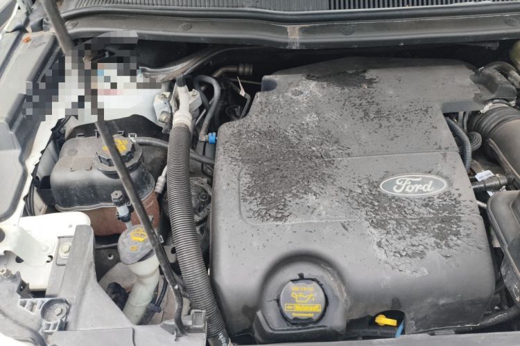 Used Ford Explorer 2013 3.5L Deluxe Model Engine Bay Right