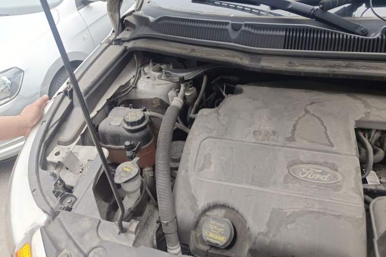 Used Ford Explorer 2013 3.5L Deluxe Model Engine Bay Right