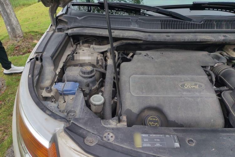 Used Ford Explorer 2013 3.5L Deluxe Model Engine Bay Right