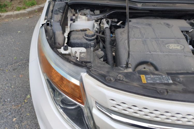 Used Ford Explorer 2013 3.5L Deluxe Model Engine Bay Right