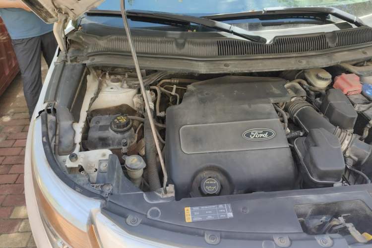Used Ford Explorer 2013 3.5L Deluxe Model Engine Bay Right