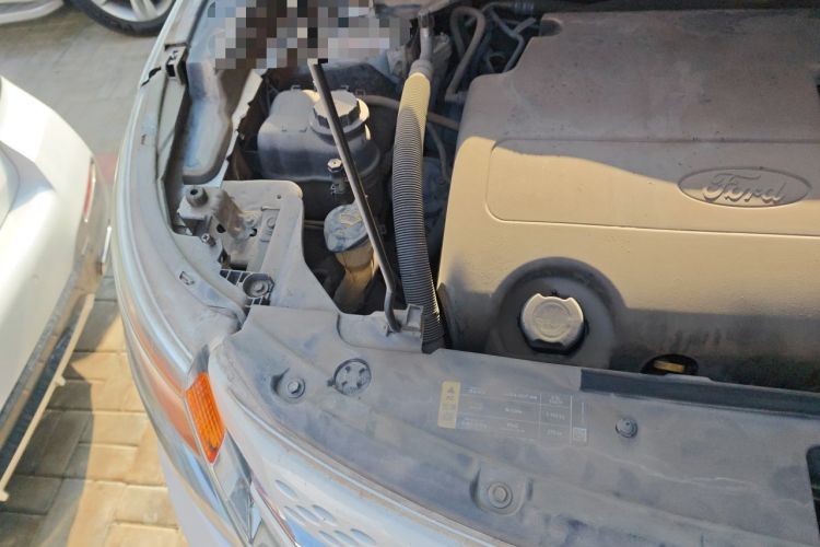 Used Ford Explorer 2013 3.5L Deluxe Model Engine Bay Right