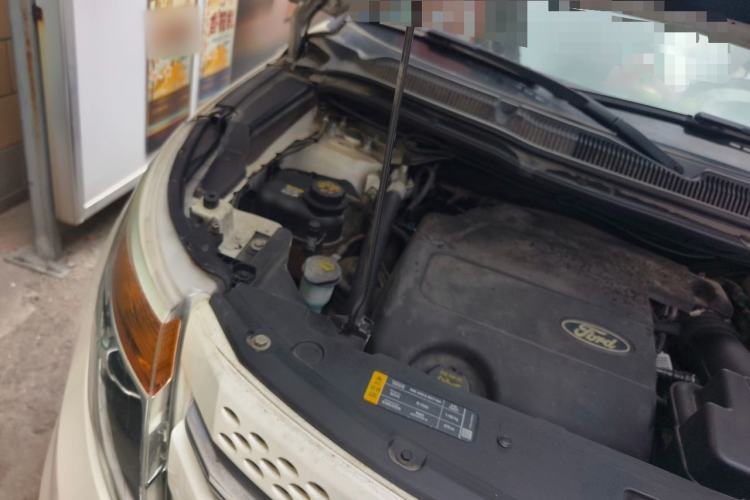 Used Ford Explorer 2013 3.5L Deluxe Model Engine Bay Right