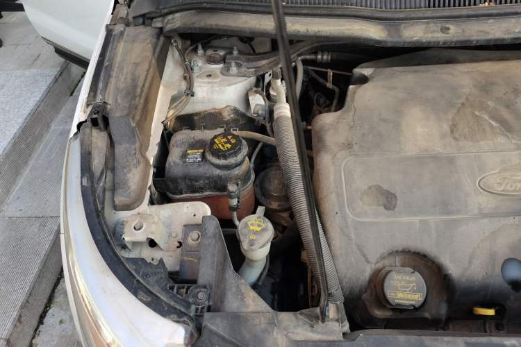 Used Ford Explorer 2013 3.5L Deluxe Model Engine Bay Right