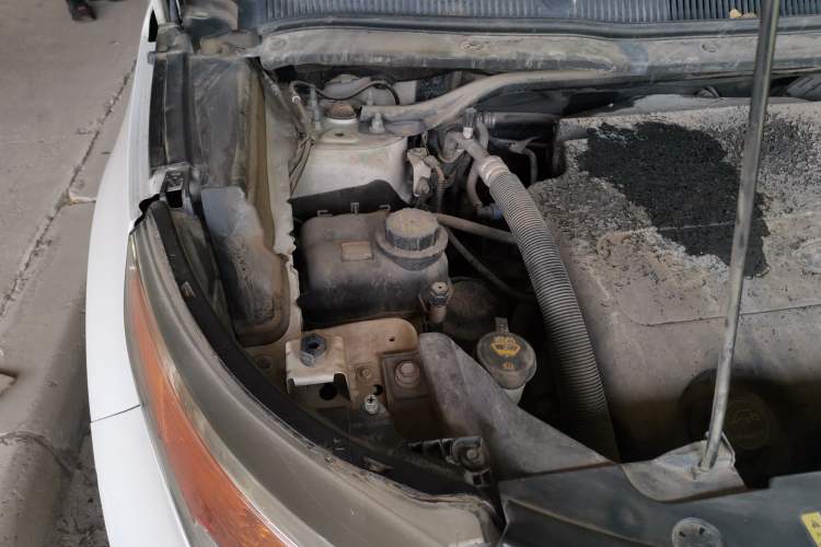 Used Ford Explorer 2013 3.5L Deluxe Model Engine Bay Right