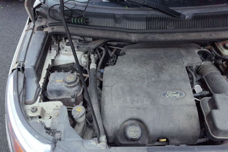 Used Ford Explorer 2013 3.5L Deluxe Model Engine Bay Right