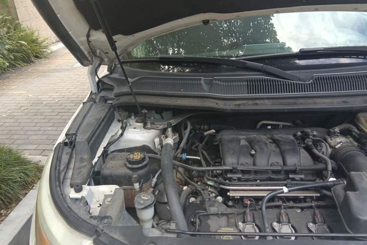 Used Ford Explorer 2013 3.5L Deluxe Model Engine Bay Right