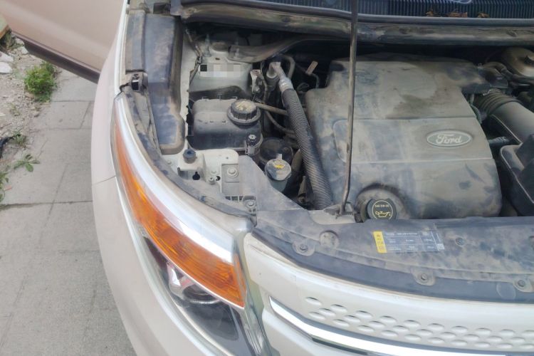Used Ford Explorer 2013 3.5L Deluxe Model Engine Bay Right