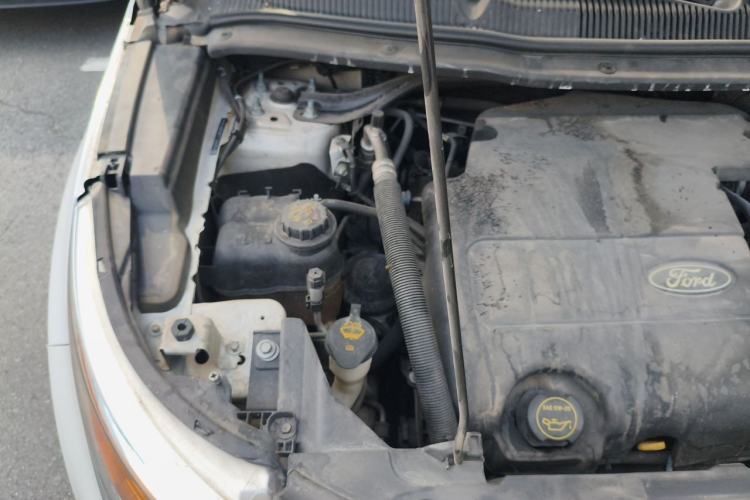 Used Ford Explorer 2013 3.5L Deluxe Model Engine Bay Right