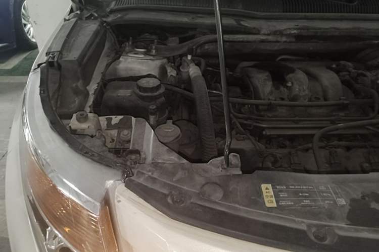 Used Ford Explorer 2013 3.5L Deluxe Model Engine Bay Right