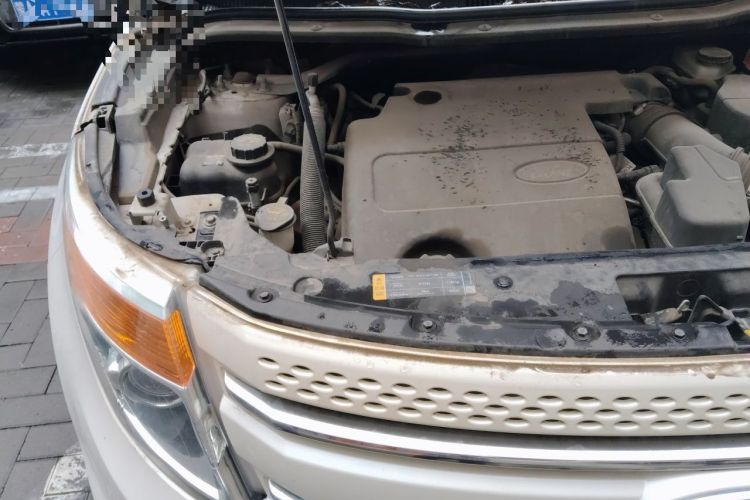 Used Ford Explorer 2013 3.5L Deluxe Model Engine Bay Right