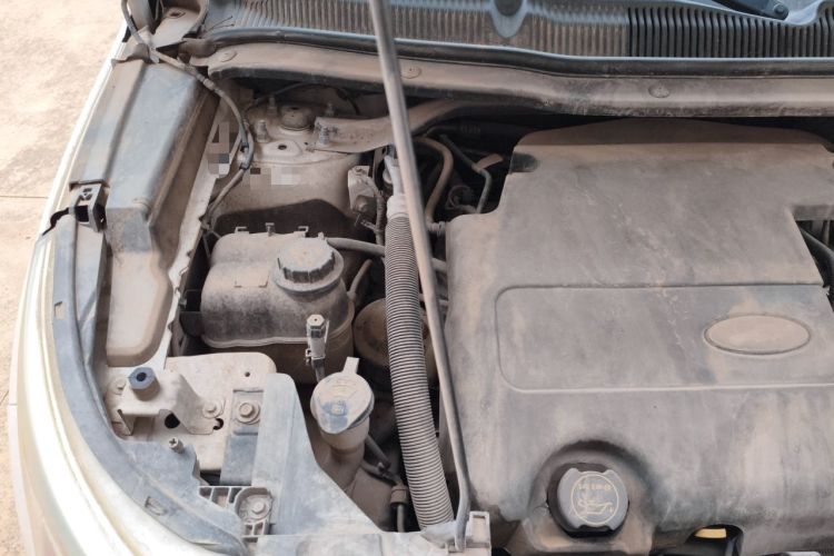 Used Ford Explorer 2013 3.5L Deluxe Model Engine Bay Right