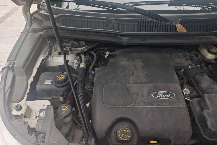 Used Ford Explorer 2013 3.5L Deluxe Model Engine Bay Right
