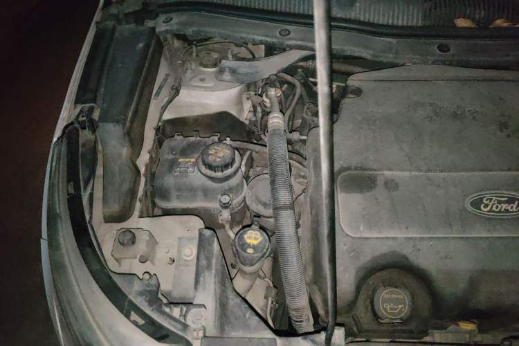 Used Ford Explorer 2013 3.5L Deluxe Model Engine Bay Right