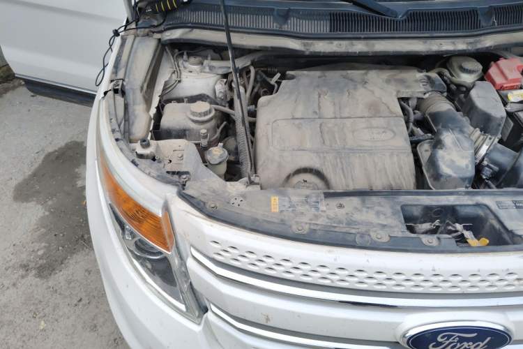 Used Ford Explorer 2013 3.5L Deluxe Model Engine Bay Right