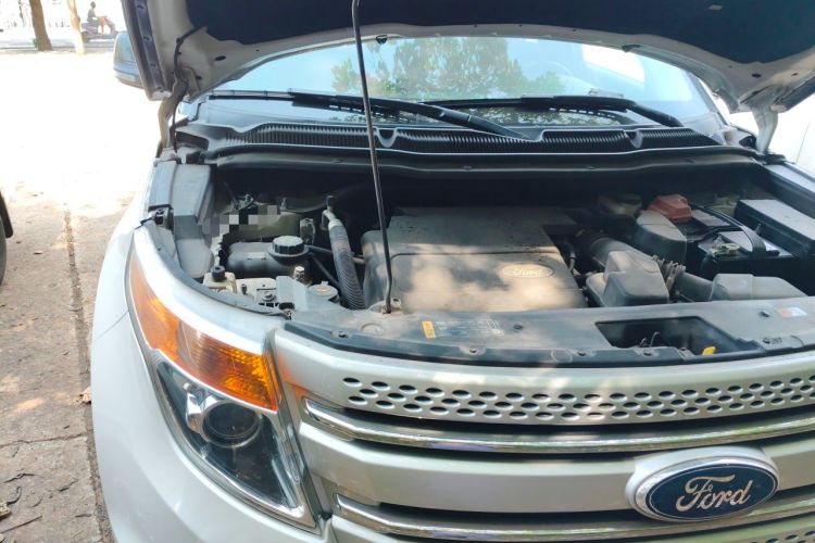 Used Ford Explorer 2013 3.5L Prestige Model Engine Bay Right