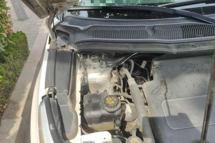 Used Ford Explorer 2013 3.5L Deluxe Model Engine Bay Right
