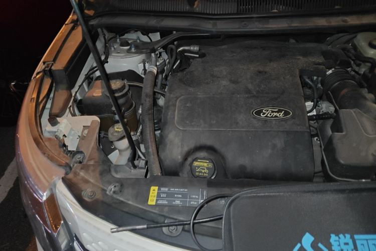 Used Ford Explorer 2013 3.5L Deluxe Model Engine Bay Right