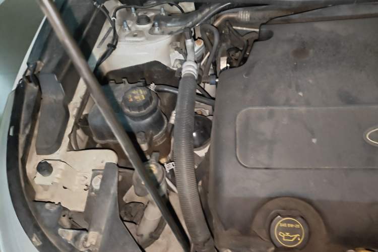 Used Ford Explorer 2013 3.5L Deluxe Model Engine Bay Right