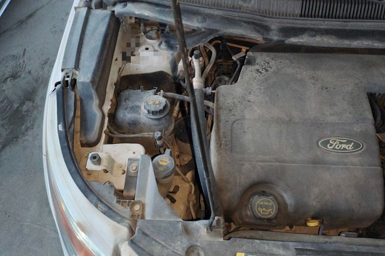 Used Ford Explorer 2013 3.5L Deluxe Model Engine Bay Right