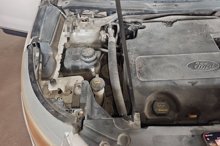 Used Ford Explorer 2013 3.5L Deluxe Model Engine Bay Right