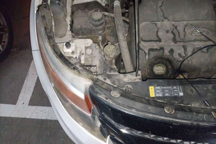 Used Ford Explorer 2013 3.5L Deluxe Model Engine Bay Right