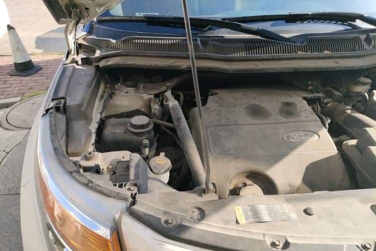 Used Ford Explorer 2013 3.5L Deluxe Model Engine Bay Right