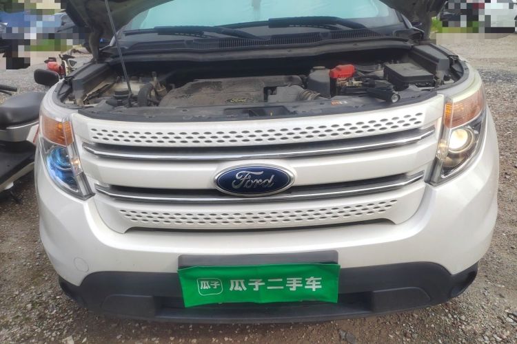 Used Ford Explorer 2013 3.5L Deluxe Model Engine Bay