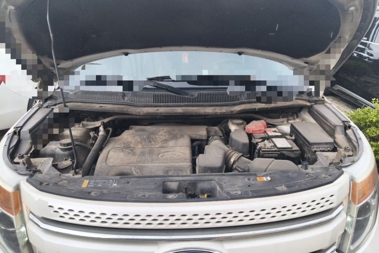 Used Ford Explorer 2013 3.5L Deluxe Model Engine Bay