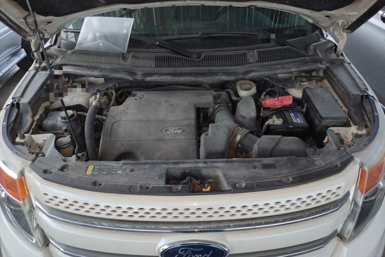 Used Ford Explorer 2013 3.5L Deluxe Model Engine Bay